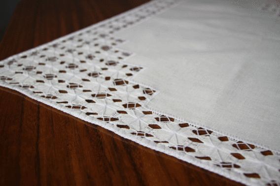 Serweta lniana haftowana len mereżka ( handmade ) biała wzór 1.