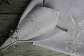 Serwetka plamoodporna  hafttowany kwiat Margaretka biały