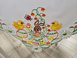 Serweta biała Wielkanoc haftowana Pisanki