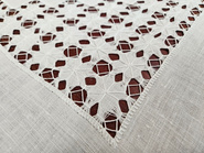 Obrus lniany ręcznie  haftowany mereżka Snutki biały