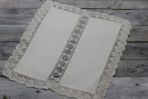 Serwetka bawełniana ecru z ręcznie robioną koronką wzór 025