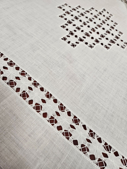 Obrus lniany ręcznie  haftowany mereżka Snutki biały