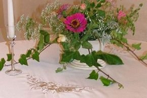 Bieżnik plamoodporny ecru Bratki haft ecru prostokąt