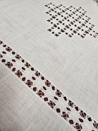 Obrus lniany ręcznie  haftowany mereżka Snutki biały