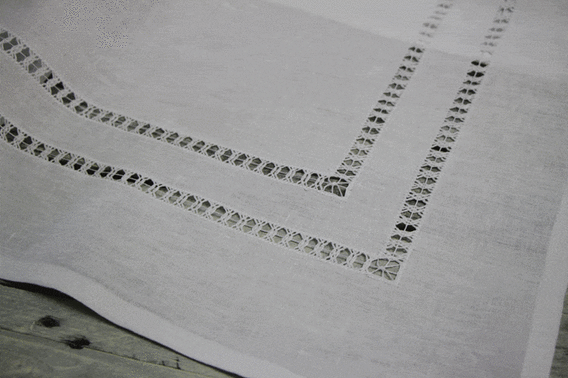 Obrus lniany ręcznie  haftowany mereżką Alina biały