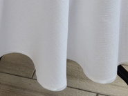 Obrus plamoodporny biały haftowany  Maki okrągły