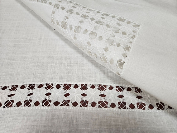 Obrus lniany ręcznie  haftowany mereżka Snutki biały