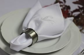 Serwetka plamoodporna Retro haft biały