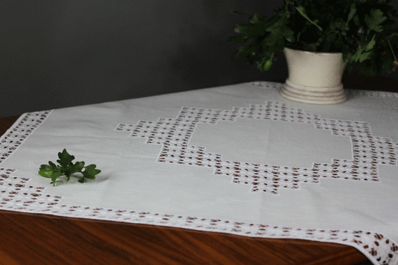 Serweta lniana  RĘCZNIE haftowana  mereżka ( handmade ) biała wzór 1.