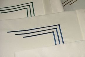 Serwetka plamoodporna Dekor haft granatowy