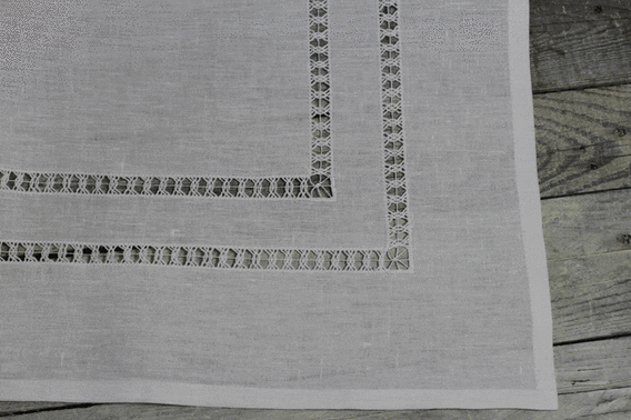 Obrus lniany ręcznie  haftowany mereżką Alina biały