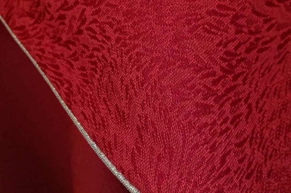 Obrus świąteczny plamoodporny czerwony ze złotą wypustką fi 160