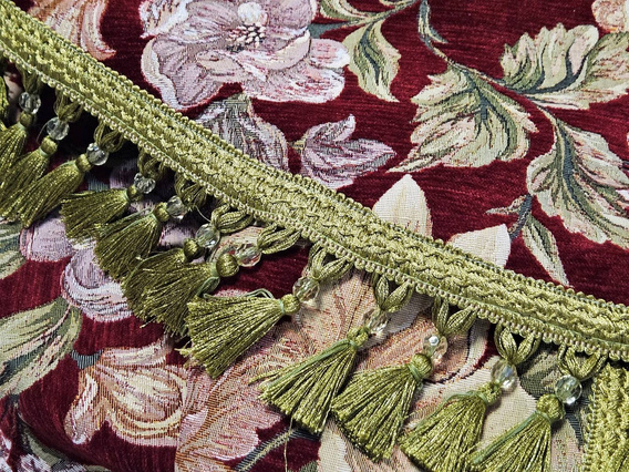 Obrus gobelinowy z szenilem bordo Kwiaty z zielonymi hwostami