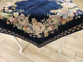 Serweta gobelinowa z szenilem granatowa Kwiaty wzór  Róże z chwostami