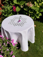 Obrus lniany biały ręcznie haftowany Snutki -koło