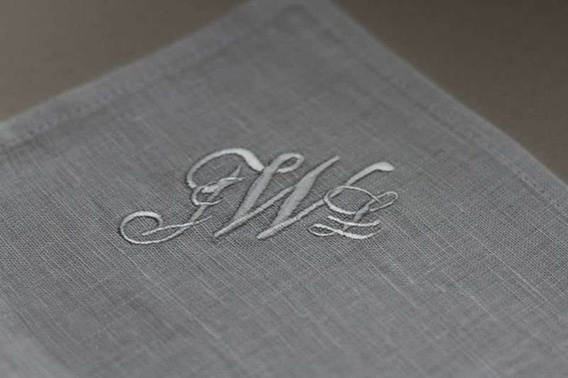Usługa haftu inicjałów (monogram)  Haft personalizowany