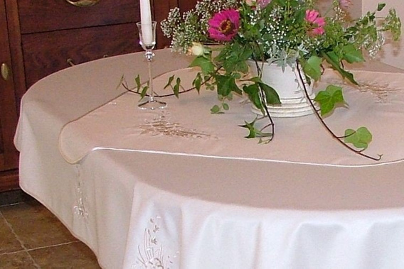 Obrus plamoodporny Bratki owal haft zieleń oliwkowa