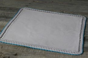 Serwetka bawełniana z ręcznie robioną koronką z turkusowym akcentem