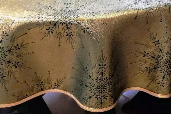 Obrus Świąteczny plamoodporny metalizowany dwustronny zielono - złoty - owal