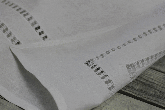 Obrus lniany ręcznie  haftowany mereżką Alina biały