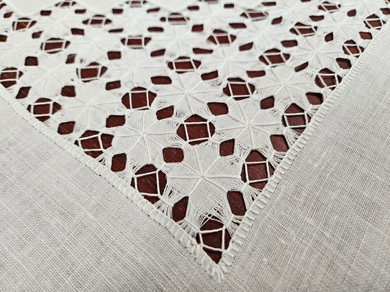 Obrus lniany ręcznie  haftowany mereżka Snutki biały