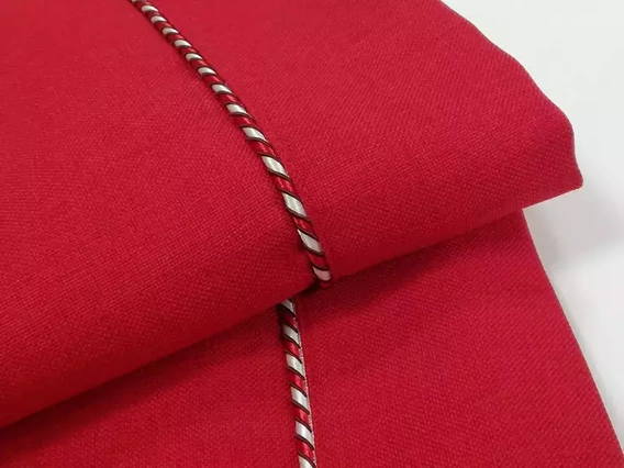 Obrus plamoodporny czerwony EVA z biało czerwoną wypustką prostokąt