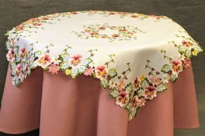 Serweta haftowana Wiosenne kwiaty BIAŁA