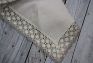 Obrus lniany  Muszelka  z koronką 160x160 kwadrat