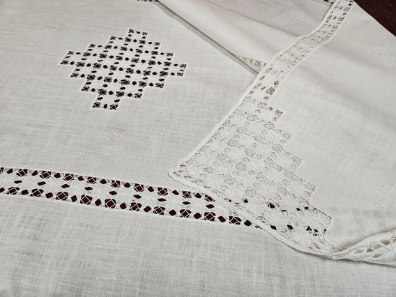 Obrus lniany ręcznie  haftowany mereżka Snutki biały