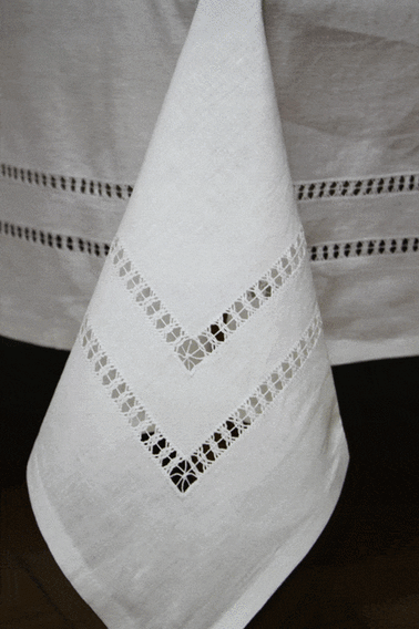 Obrus lniany ręcznie  haftowany mereżką Alina biały