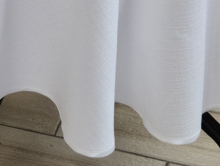 Obrus plamoodporny biały haftowany  Maki okrągły