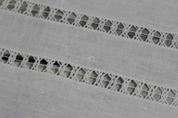 Obrus lniany ręcznie  haftowany mereżką Alina biały