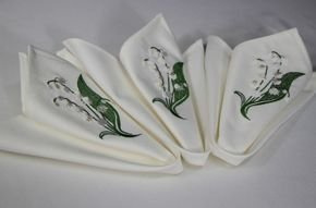 Serwetka plamoodporna biała z haftem Konwalie