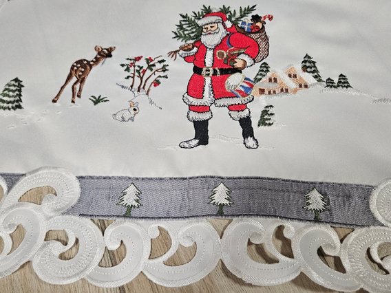 Świąteczna serweta biała haftowana Mikołaj 85x85