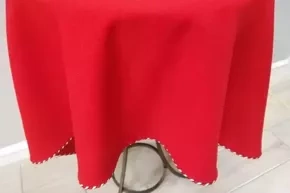 Obrus plamoodporny czerwony EVA z biało czerwoną lamówką owal