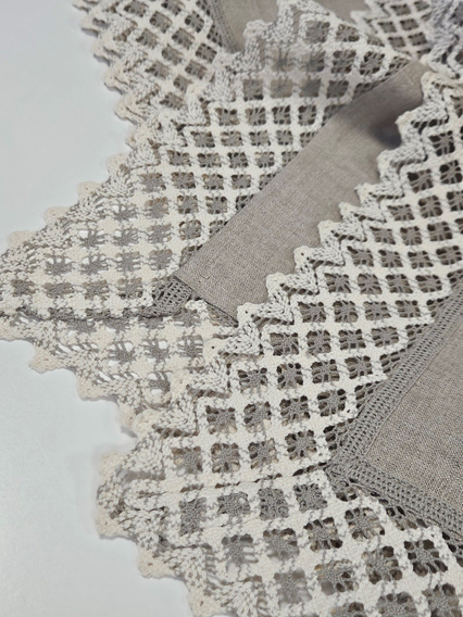 Obrus lniany Zofia z beżową koronką prostokąt