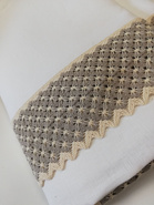 Obrus lniany biały Zofia z beżową koronką prostokąt