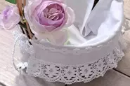 Serwetka bawełniana biała do koszyczka wykończona  3,5 cm koronką 